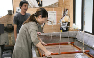 西田製紙所体験風景