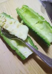 ゴーヤチャンプル調理前支度